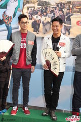 组图：郭晋安旅行看烟花 郑俊弘为闯歌坛做准备