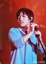 组图：林宥嘉“流汗”动感开唱 模仿青峰唱情歌