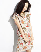 组图：江一燕封面写真春意盎然