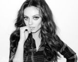 组图：“黑天鹅”米拉-库尼斯最新写真秀青春风