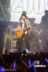 五月天个唱特效看呆5万人 连环爆破冰火五重天