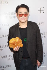 组图：李连杰获赠千万翡翠 收藏翡翠已涨价三四倍