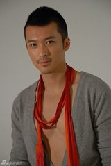 高清组图：小柯弟子里翌楷写真 设计师也爱唱歌