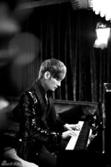 组图：焦恩俊《蒲公英》MV白色情人节温情首发