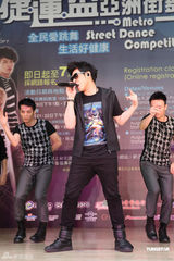 组图：潘玮柏8月推新专辑 自曝私下十分邋遢