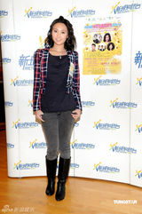 组图：钟嘉欣亮相抗毒行动 美少女厨神现身呼吁