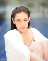 组图：张馨予湿身比基尼写真 惹火身姿大秀健康美