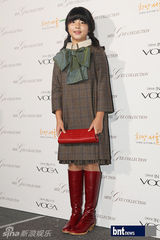 组图：崔振赫李允智出席设计师池春熙秀展