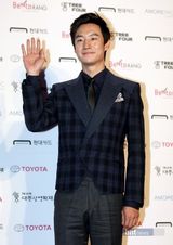 组图：第48届大钟电影节开幕 金荷娜崔丹尼尔走红毯