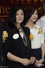 组图：陈玉莲笑言没扮靓秘方 称还未为华仔送祝福