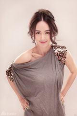 组图：张定涵端庄清丽显御姐气质