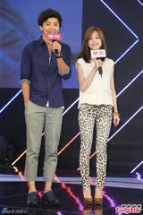 组图：王心凌开心办庆生会 许愿当包租婆