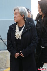 组图：方逸华跪拜邵逸夫 刘德华张学友致祭