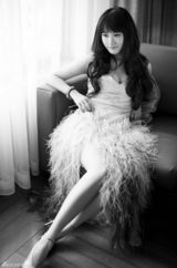 组图：秦子涵初春写真优雅高贵秀美腿