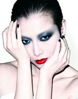 高清组图：王菲刘嘉玲舒淇入选香港美人展美态 