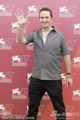 高清图：《黑天鹅》记者会 文塞尔护花娜塔莉-波特曼