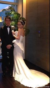 组图:关颖婚礼照爆乳出镜 伴娘团美艳