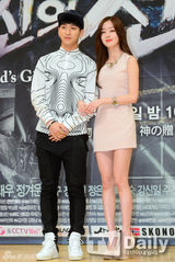 组图：《神的礼物》发布 人妻李宝英挑战演人母