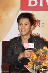 组图：《风车》登陆北京卫视 小宋佳短裙亮相险走光