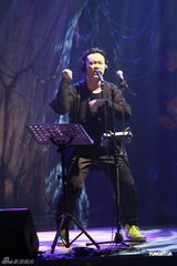 高清组图：陈奕迅香港开唱 靠唱功长裤T恤也疯狂