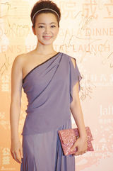 组图：阿雅主持嫣然王菲开金口献唱