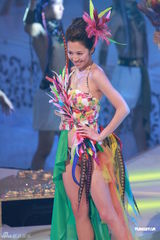 组图：2012港姐竞选现场 众佳丽泳装表演