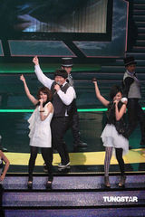 组图：金钟奖现场郭静林育羣卓文萱载歌载舞