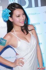 组图：AD2大秀事业线 仙乐都王璐瑶同场拼性感