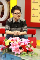 组图：王铮亮做客谈与妻子爱情 张靓颖助阵个唱