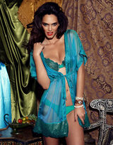 组图：巴西超模莉萨勒秀性感曲线 豪乳翘臀撩人