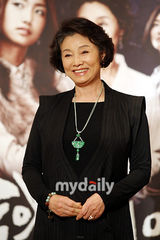 组图：车秀妍Fany悉数亮相 宣传新剧《暴风的恋人》