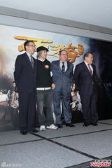 组图：舒淇获周星驰两度亲脸 称高攀不起