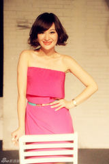 组图：方龄《胡来》剧照曝光 诠释知性电台主播