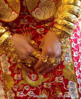 组图：网传泉州新娘嫁妆闪瞎双眼 金手臂是标配