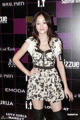 组图：陈乔恩谢婷婷竞艳 同穿黑白裙韵味别致