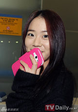 组图：Kara、BEAST、4minute、2NE1等素颜亮相