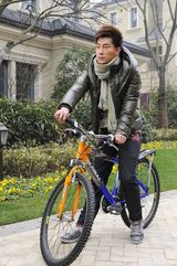 组图：赵楚仑《千山暮雪》演豪门公子阳光时尚