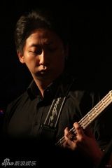 组图：布衣乐队专场周六上演 回顾巡演精彩不断