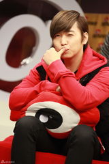 高清组图：SJ-M做客争开微博 玩转网络流行语