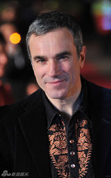 高清组图：《九》伦敦首映 刘易斯率众美女亮相