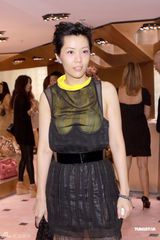 周慧敏自言有不少同志朋友 赌王四太送何超盈首饰