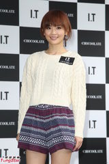 组图：阿Sa为杨丞琳当飞人 不忘宣传新片