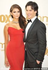 组图：艾美奖红毯 伊恩-萨默海尔德帅气亮相