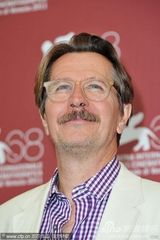 组图：《锅匠裁缝士兵间谍》发布 影帝费尔斯受瞩目