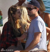 莱昂纳多比基尼趴跨年 超模半裸激情互摸(图)