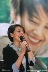 幻灯图集：高圆圆成都宣传新片 被问英文水平