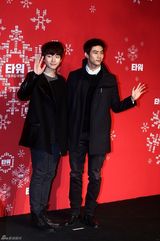 高清组图：韩片《巨塔》VIP首映举行群星捧场