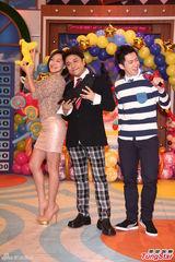 组图：小S被问胖达人千万转让 快闪避谈