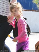 组图：杰西卡阿尔芭带两爱女学舞蹈 大女儿连换潮装