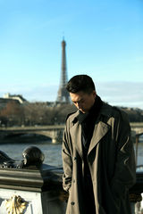 组图：靳东曝光法国写真 演绎简约并优雅